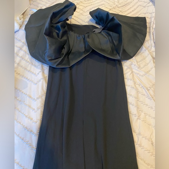 SOLACE LONDON
Pia off-the-shoulder stretch-crepe and faille maxi dress - Picture 11 of 12